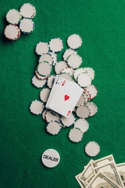 Capsa Susun card arrangement screen showing top, middle, and bottom hand positions