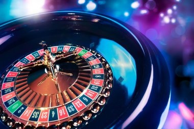 Live Baccarat dealer and card table on e88 login